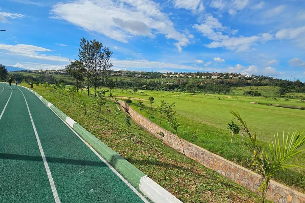Complete 4-Bedroom House Facing Kigali Golf Course المظهر الخارجي الصورة